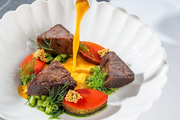 Palóc-style goulash with roasted beef cheeks and green beans